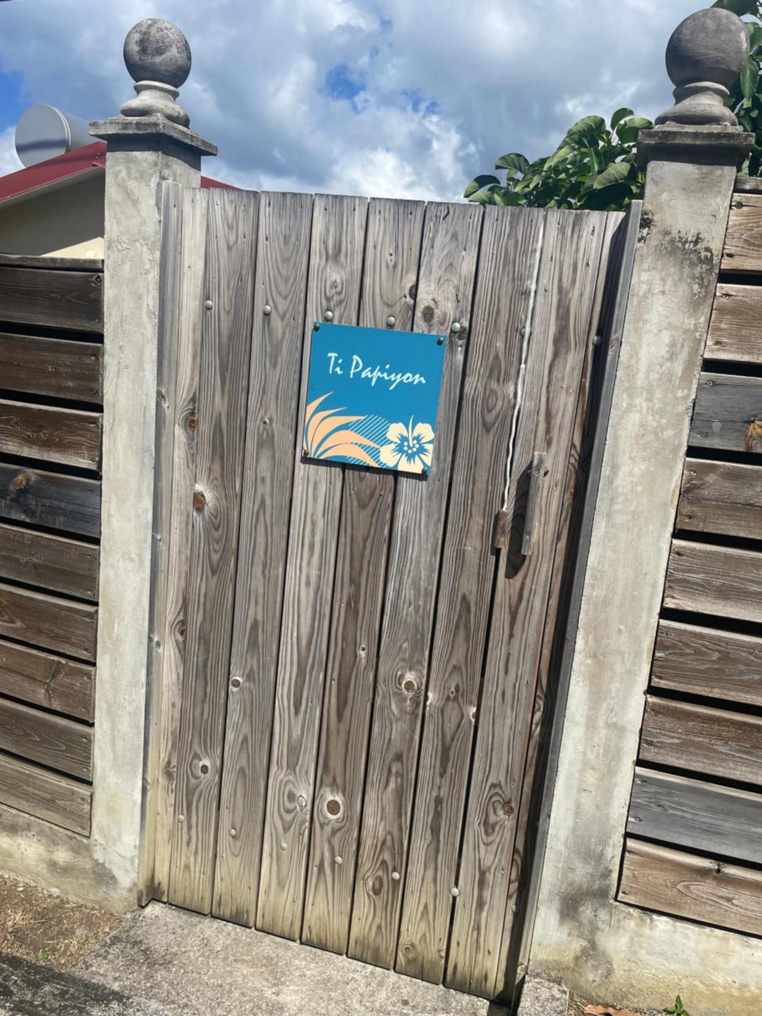 Gite Ti Papiyon Bouillante Extérieur photo